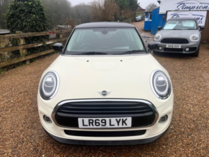 2019 MINI Hatch 1.5 Cooper Classic Euro 6 (s/s) 3dr in White — image 3