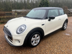 2019 MINI Hatch 1.5 Cooper Classic Euro 6 (s/s) 3dr in White — image 4