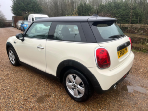 2019 MINI Hatch 1.5 Cooper Classic Euro 6 (s/s) 3dr in White — image 5
