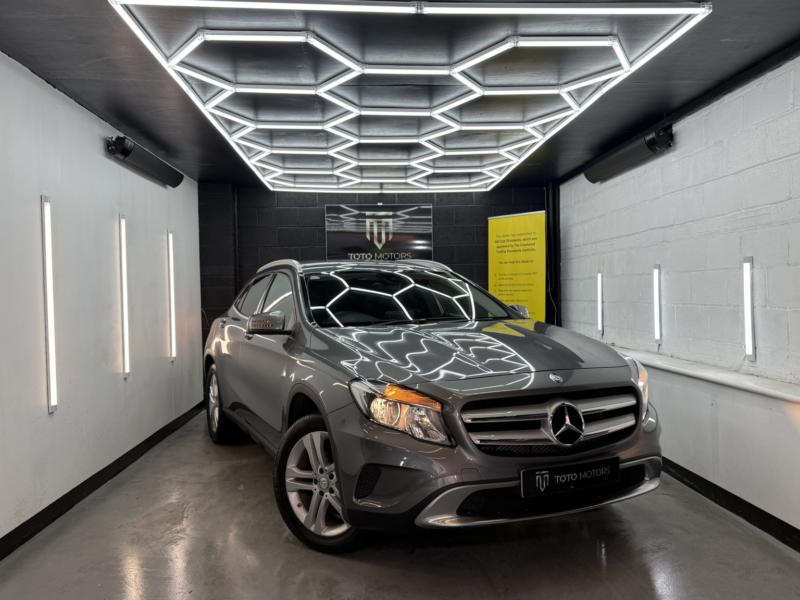 2015 Mercedes-Benz Gla 2.1 Gla200d Sport in Grey — image 1
