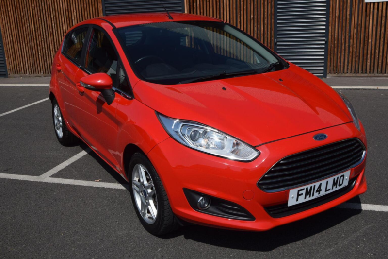 2014 Ford Fiesta 1.25 Zetec Euro 5 5dr in Red — image 1