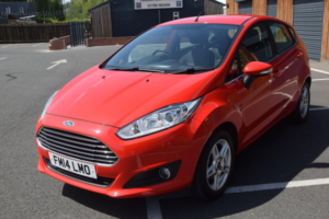 2014 Ford Fiesta 1.25 Zetec Euro 5 5dr in Red — image 3