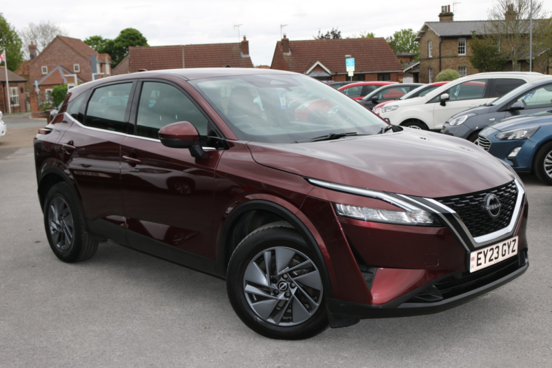 2023 Nissan Qashqai 1.3 Dig-T Mhev Acenta Premium in Red — image 1