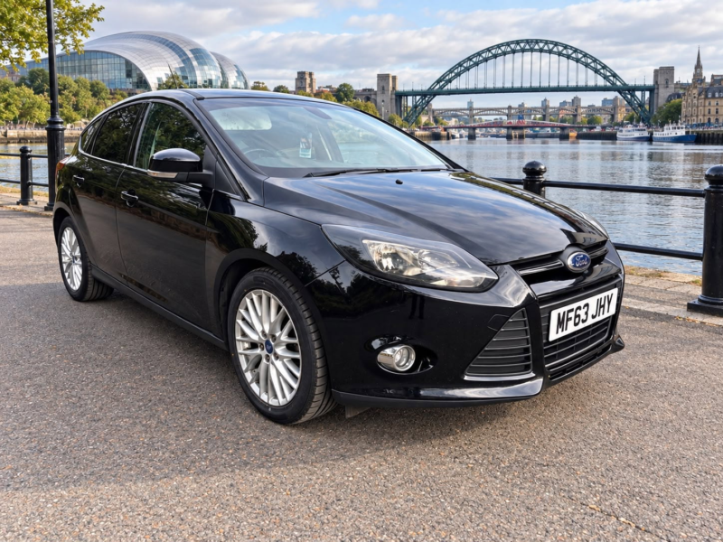 2013 Ford Focus 1.6 Tdci Zetec Hatchback 5dr Diesel Manual Euro 5 (s/s) (115 Ps) in Black — image 1