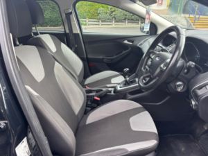 2013 Ford Focus 1.6 Tdci Zetec Hatchback 5dr Diesel Manual Euro 5 (s/s) (115 Ps) in Black — image 5