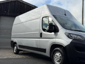 2023 Peugeot Boxer 2.2 Bluehdi 335 Professional Premium + L3 H3 Euro 6 (s/s) 5dr in Grey — image 3