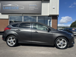 2016 Ford Focus 1.0 T Ecoboost Zetec in Grey — image 2