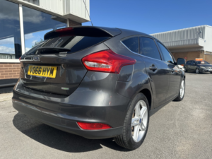 2016 Ford Focus 1.0 T Ecoboost Zetec in Grey — image 6