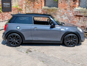 2016 MINI Hatch 2.0 Cooper Sd 3-Door Hatch in Grey — image 5