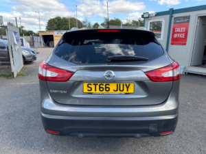 2016 Nissan Qashqai 1.5 Dci Tekna 2WD Euro 6 (s/s) 5dr in Grey — image 6