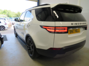 2017 Land Rover Discovery 3.0 Td V6 Hse Auto 4WD Euro 6 (s/s) 5dr in White — image 4