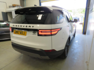 2017 Land Rover Discovery 3.0 Td V6 Hse Auto 4WD Euro 6 (s/s) 5dr in White — image 6