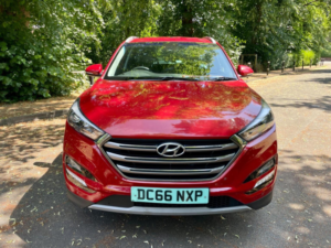 2016 Hyundai Tucson 1.7 Crdi Blue Drive Premium Dct Euro 6 (s/s) 5dr in Red — image 2