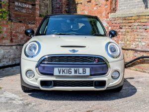 2016 MINI Hatch 2.0 5-Door Hatch Cooper Sd in White — image 2