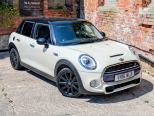 2016 MINI Hatch 2.0 5-Door Hatch Cooper Sd in White — image 3