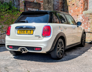 2016 MINI Hatch 2.0 5-Door Hatch Cooper Sd in White — image 6