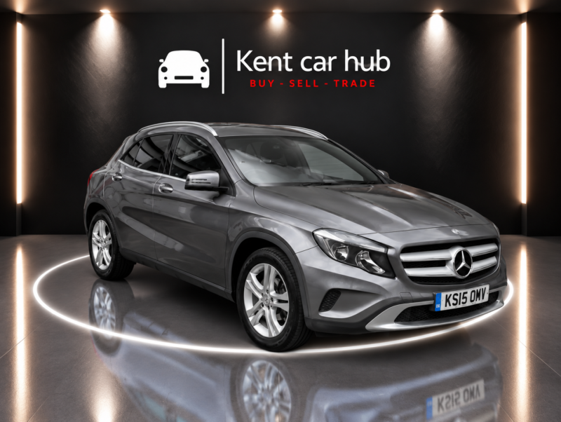 2015 Mercedes-Benz Gla 2.1 Gla200 Cdi Sport in Grey — image 1