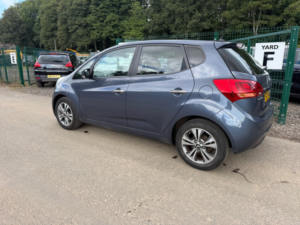 2017 Kia Venga 1.6 4 MPV 5dr Petrol Manual Euro 6 (s/s) (123 Bhp) in Blue — image 4