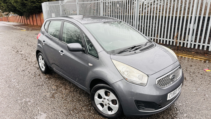 2010 Kia Venga 1.6 2 in Grey — image 1