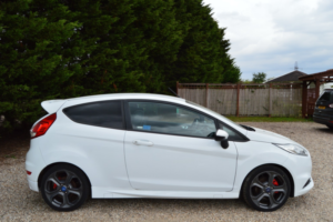 2014 Ford Fiesta 1.6 T Ecoboost St-2 in White — image 5