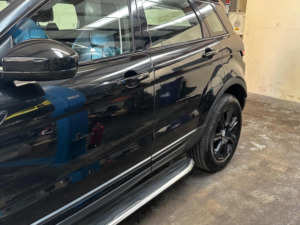 2017 Land Rover Range Rover Evoque 2.0 Td4 Se Tech Auto 4WD Euro 6 (s/s) 5dr in Black — image 4