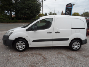2017 Peugeot Partner 1.6 Bluehdi 854 Professional in White — image 4