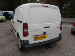 2017 Peugeot Partner 1.6 Bluehdi 854 Professional in White — image 5