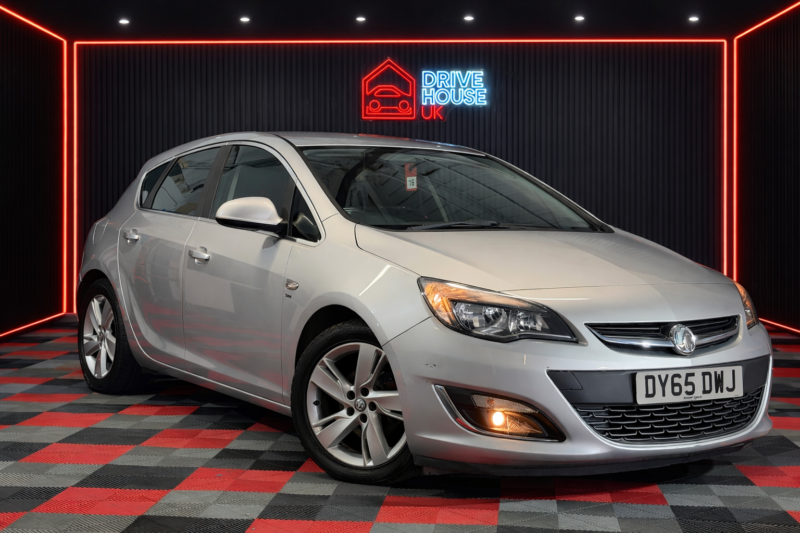 2015 Vauxhall Astra 1.6 I Sri in Silver — image 1