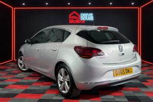 2015 Vauxhall Astra 1.6 I Sri in Silver — image 2
