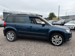 2017 Skoda Yeti 2.0 Tdi Se L Drive in Blue — image 5