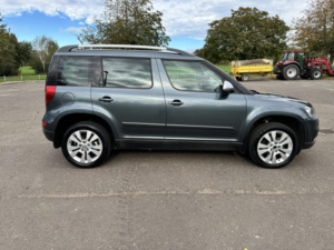 2017 Skoda Yeti 2.0 Tdi Se L Drive Outdoor 5dr Diesel Manual Euro 6 (s/s) (110 Ps) in Grey — image 4