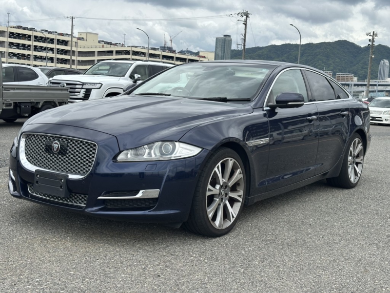 2017 Jaguar Xj 3.0 V6 Supercharged Premium Luxury Automatic in Blue — image 1
