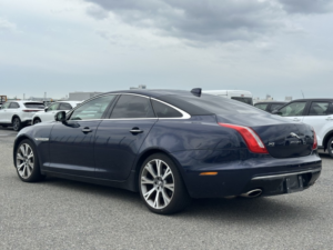 2017 Jaguar Xj 3.0 V6 Supercharged Premium Luxury Automatic in Blue — image 3
