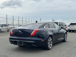 2017 Jaguar Xj 3.0 V6 Supercharged Premium Luxury Automatic in Blue — image 5