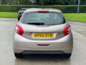 2013 Peugeot 208 1.4 E-Hdi Active Egc Euro 5 (s/s) 5dr in Pink — image 6