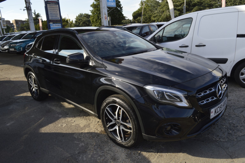 2019 Mercedes-Benz Gla 1.6 Gla180 Urban Edition in Black — image 1