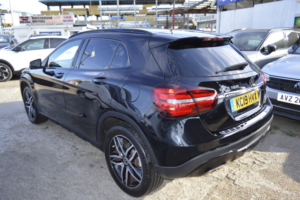 2019 Mercedes-Benz Gla 1.6 Gla180 Urban Edition in Black — image 4