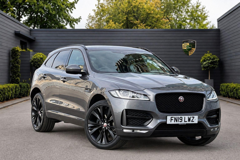 2019 Jaguar F-Pace 2.0 D180 R-Sport Auto AWD Euro 6 (s/s) 5dr in Grey — image 1