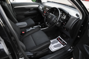 2018 Mitsubishi Outlander 2.2 Di-D 3 Auto 4WD Euro 6 5dr in Black — image 3