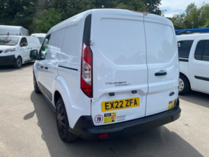 2022 Ford Transit Connect Connect Trend Crew Van — image 4