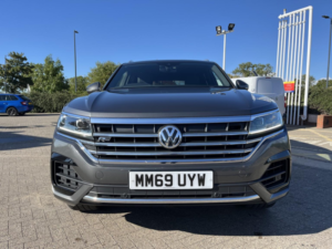 2019 Volkswagen Touareg 3.0 Tdi V6 R-Line Tech in Grey — image 2