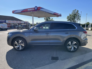 2019 Volkswagen Touareg 3.0 Tdi V6 R-Line Tech in Grey — image 4