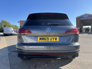 2019 Volkswagen Touareg 3.0 Tdi V6 R-Line Tech in Grey — image 6
