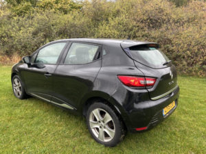 2015 Renault Clio 1.5 Dynamique Medianav Dci 90 Stop & Start in Black — image 5
