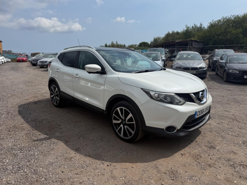 2016 Nissan Qashqai 1.5 Dci Tekna 2WD Euro 6 (s/s) 5dr in White — image 1
