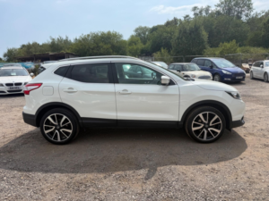 2016 Nissan Qashqai 1.5 Dci Tekna 2WD Euro 6 (s/s) 5dr in White — image 2
