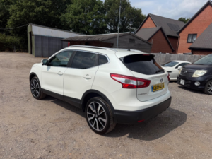 2016 Nissan Qashqai 1.5 Dci Tekna 2WD Euro 6 (s/s) 5dr in White — image 5