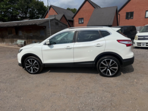 2016 Nissan Qashqai 1.5 Dci Tekna 2WD Euro 6 (s/s) 5dr in White — image 6