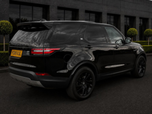 2019 Land Rover Discovery 3.0 Sd V6 Hse Luxury Auto 4WD Euro 6 (s/s) 5dr in Black — image 5