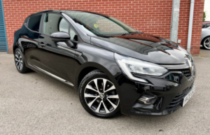 2020 Renault Clio 1.5 Iconic Blue Dci 85 in Black — image 3
